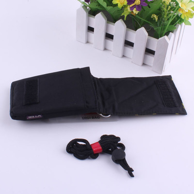 專業定制，便攜守護——黑色不規則圖形相機保護套廠家直銷解析